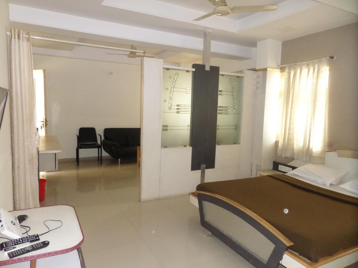Hotel Sadanand Sangli ภายนอก รูปภาพ