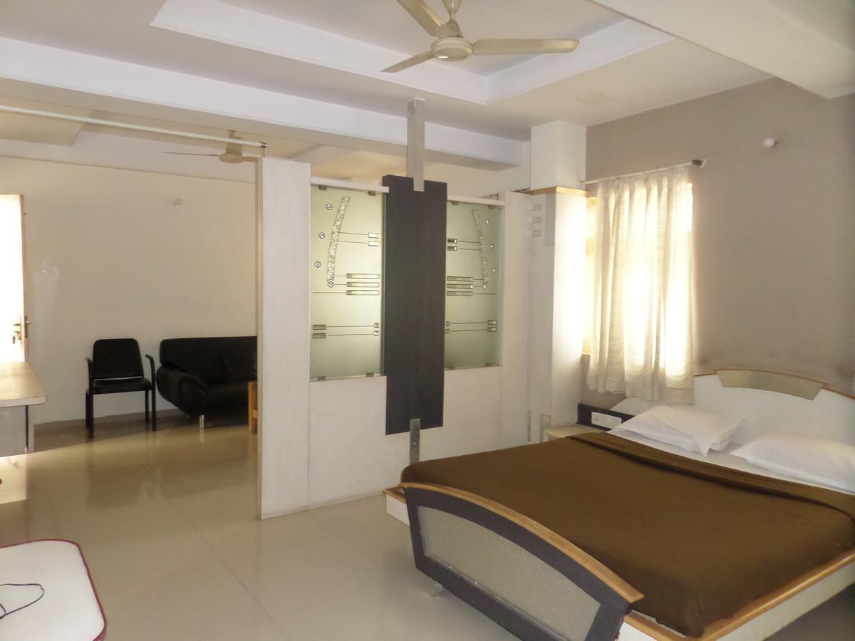 Hotel Sadanand Sangli ภายนอก รูปภาพ