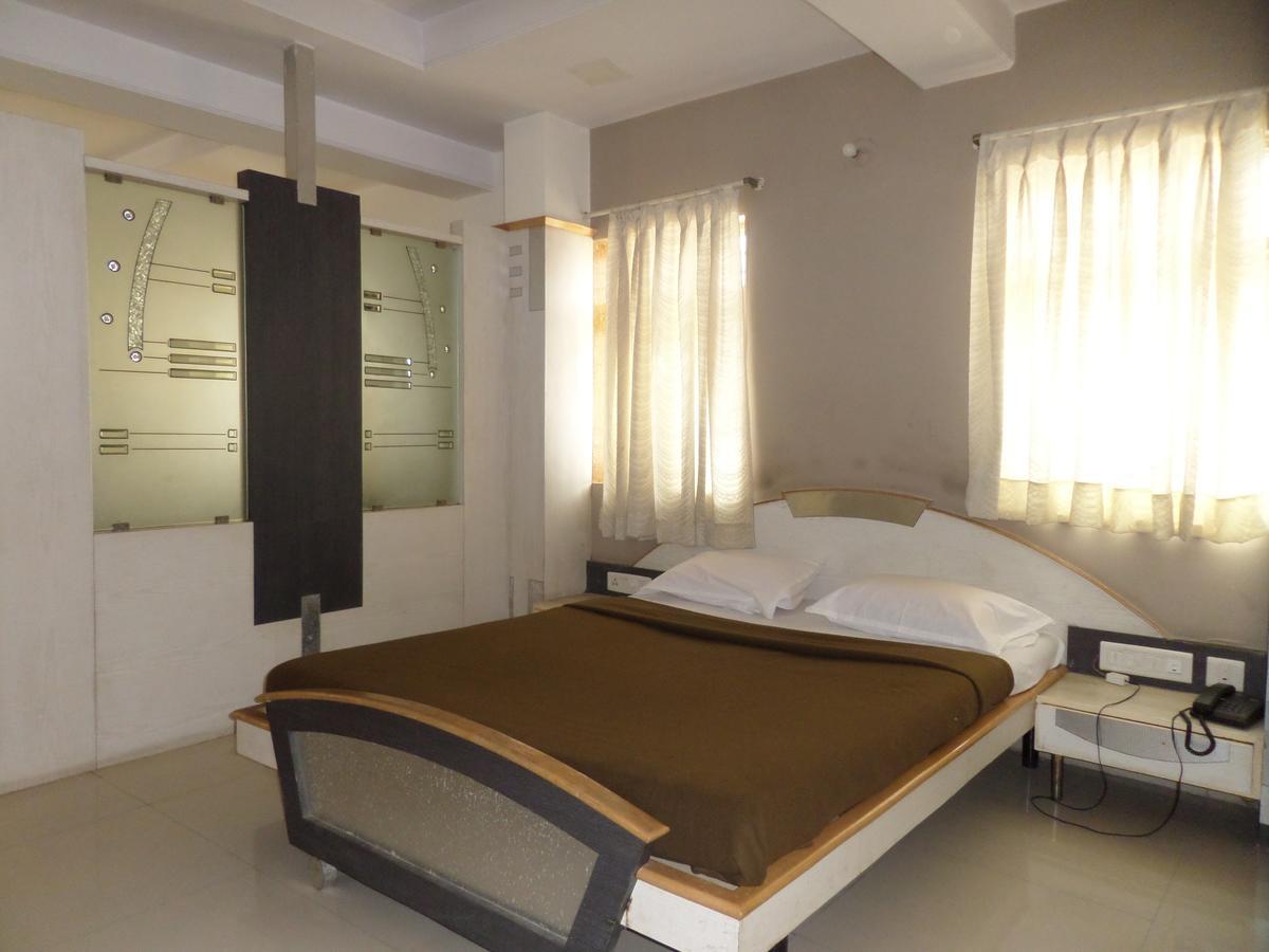 Hotel Sadanand Sangli ภายนอก รูปภาพ