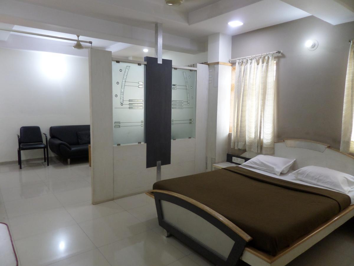 Hotel Sadanand Sangli ภายนอก รูปภาพ